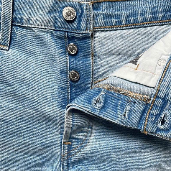 ⭐️⭐️Women 501 Levi’s denim shorts⭐️⭐️-Size 29 - Picture 2 of 5